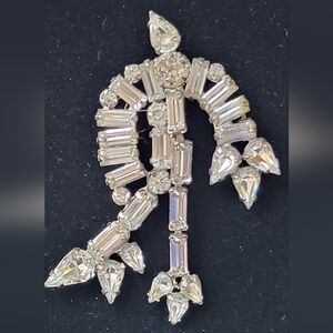 Vintage Weiss Crystal Brooch Beautiful